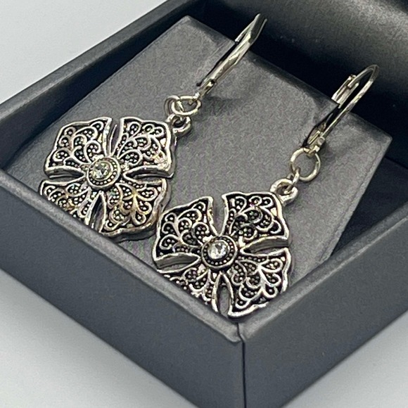 Vintage Silver Toned Celtic Knot‎ Cross Earrings Fishhook Closure Jewelry EUC - Picture 5 of 9